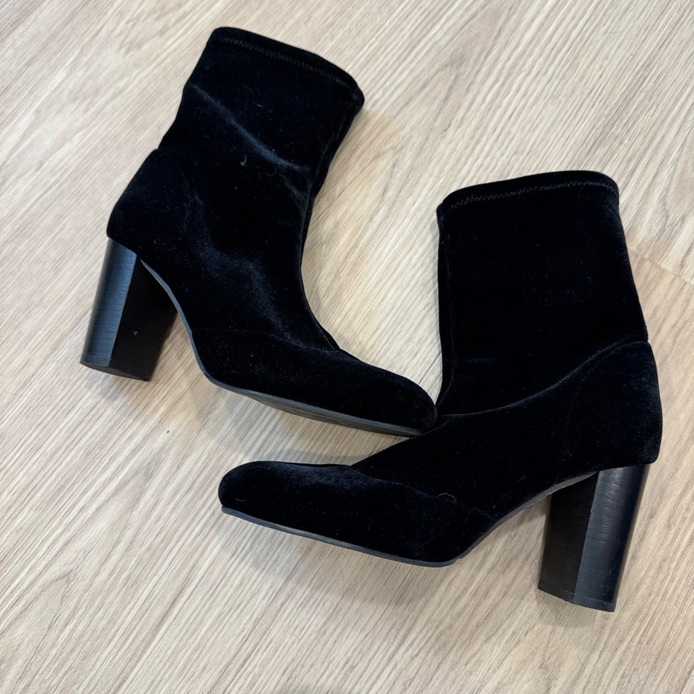 Cute sock velvet booties!